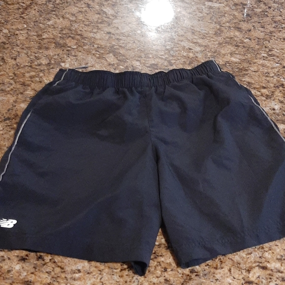 new balance running shorts with pockets